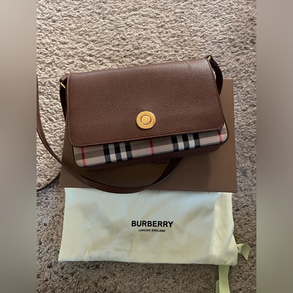 Burberry New Hampshire Crossbody - Picture 12 of 16